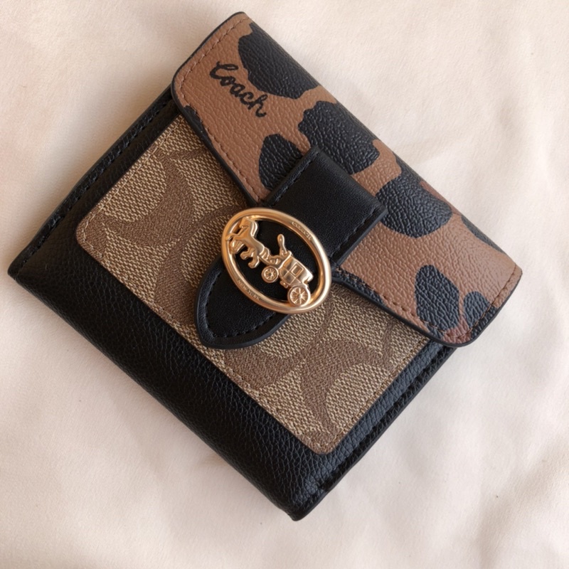 Georgie Small Wallet In Signature Canvas With Leopard Print (C6260)