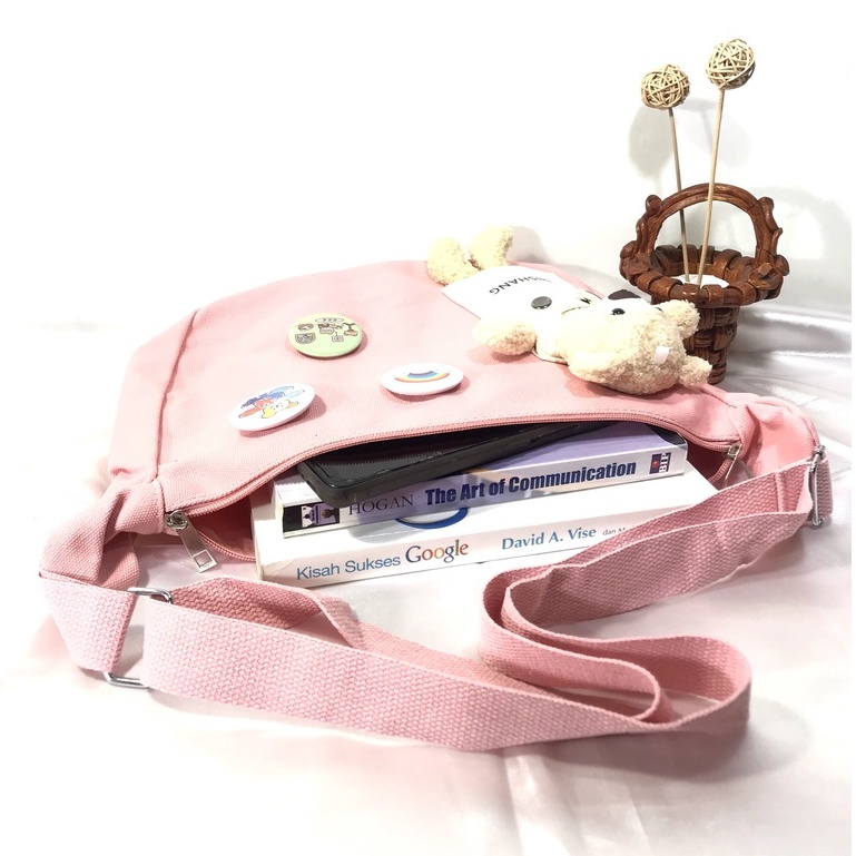 Tas Selempang Sling Messenger Bag Wanita Bahan Kanvas Boneka Bear Beruang dan Bros Lucu Janice