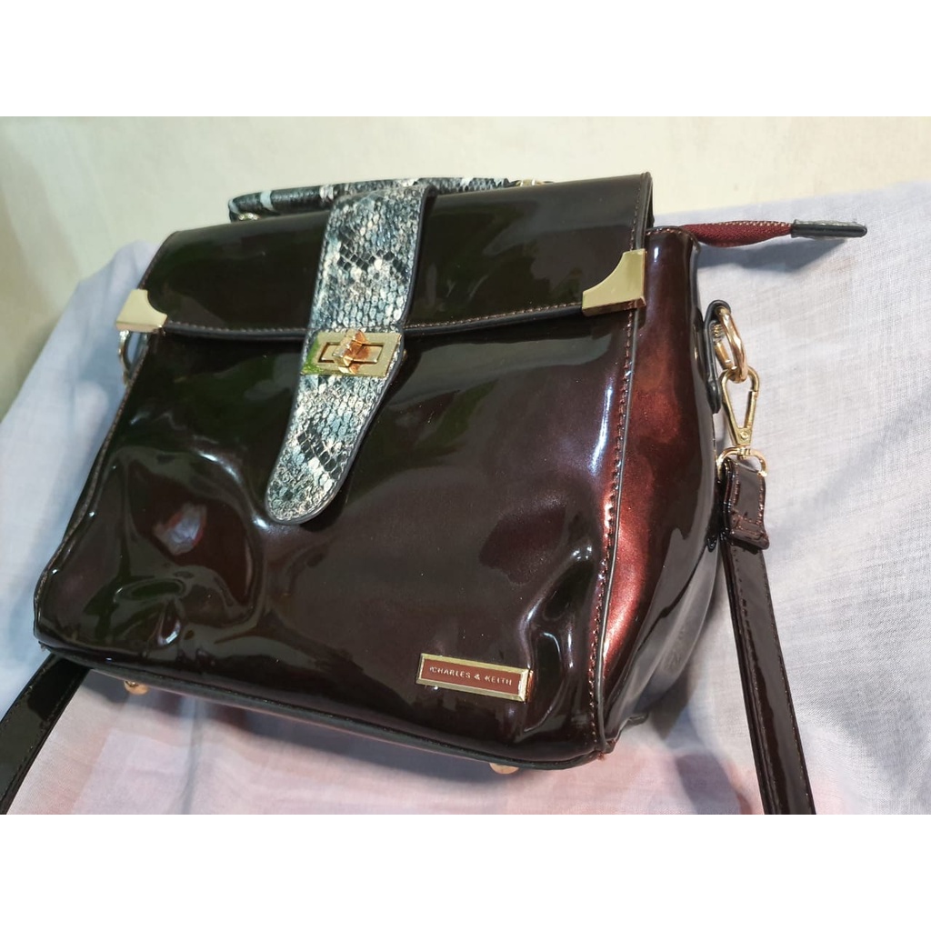 Tas Selempang Charles & Keith  Bag Wanita Hitam Impor Elegan Mewah - Fido Collection