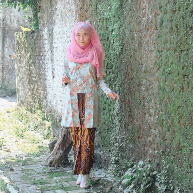 Kutubaru katun. Kutubaru katun jepang. Kutubaru floris. Rok batik. Setelan kutubaru. Anantha kebaya