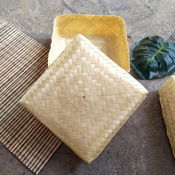 Besek Blicing 22 x 22 cm/Besek Bambu Tradisional/Besek Bambu Blicing