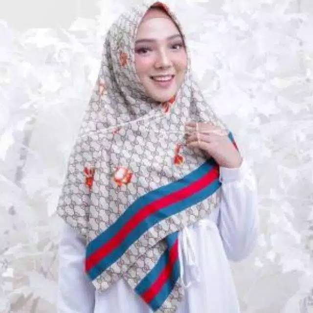 HIJAB SEGI EMPAT VOAL MOTIF GUCCI LASERCUT