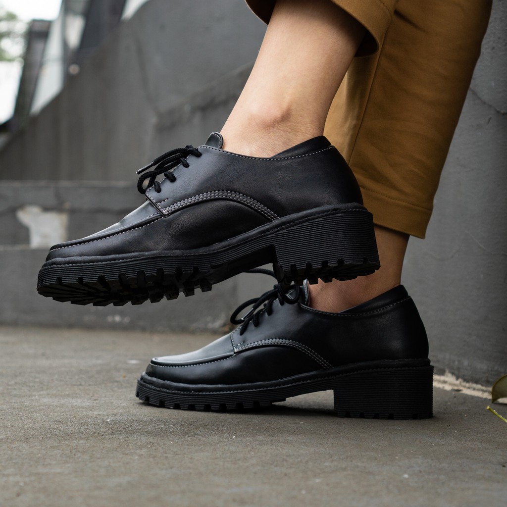 Sepatu Wanita Sneakers / Sepatu Oxford Wanita /  Platform Shoes / Platform Sneakers Hitam / Sepatu Hitam Flat Wanita TINOCHI Prilly