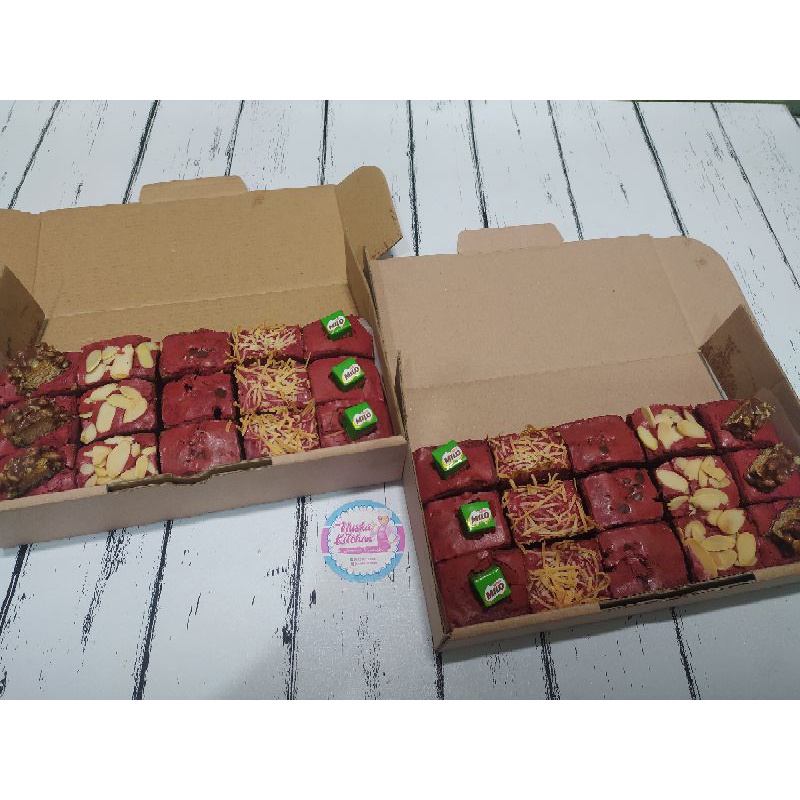 

Shiny RedVelvet (size 22x10 cm)