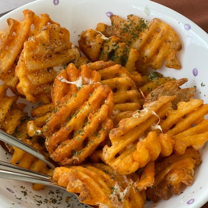 

Naturefood crisscut fries Lambweston kentang goreng gurih enak