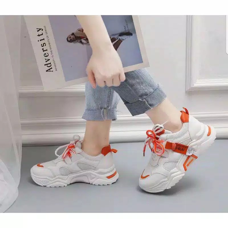 Sepatu Sneakers Wanita Masa Kini AS104