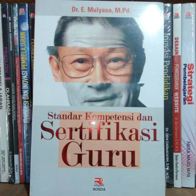 STANDAR KOMPETENSI DAN SERTIFIKASI GURU