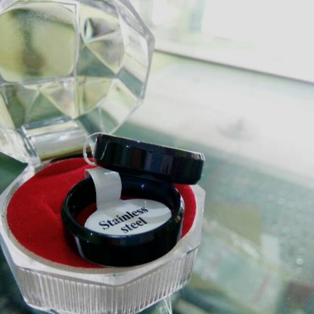 Cincin couple hitam bisa ukir nama ddalam/luar cincin