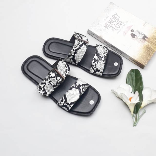 SB ~ ARINS SANDAL