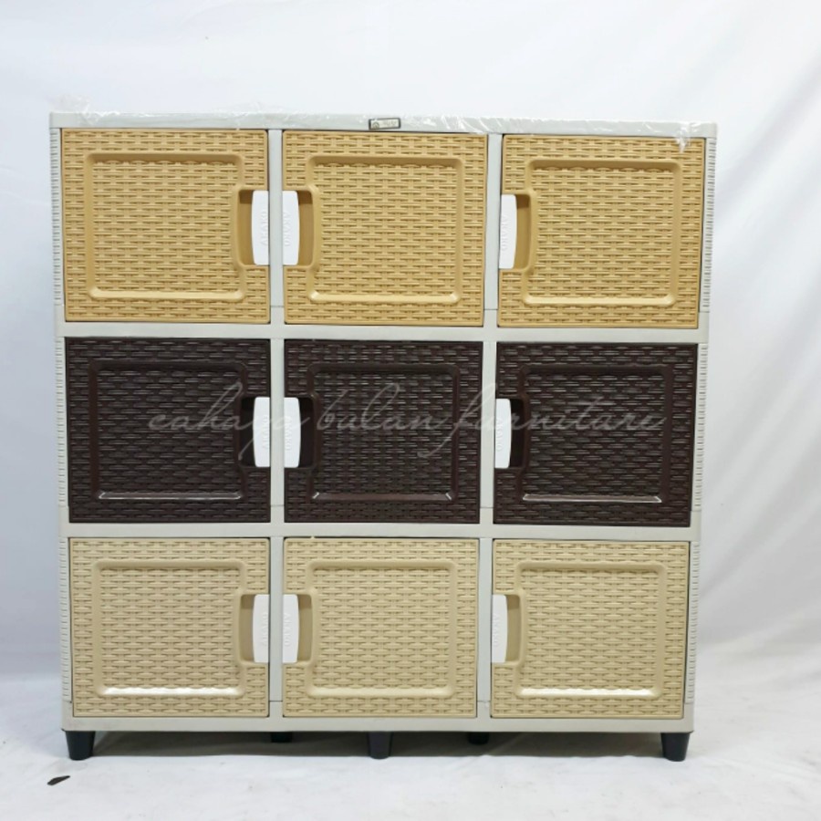 LEMARI PLASTIK AKAKO SWING 3 PINTU