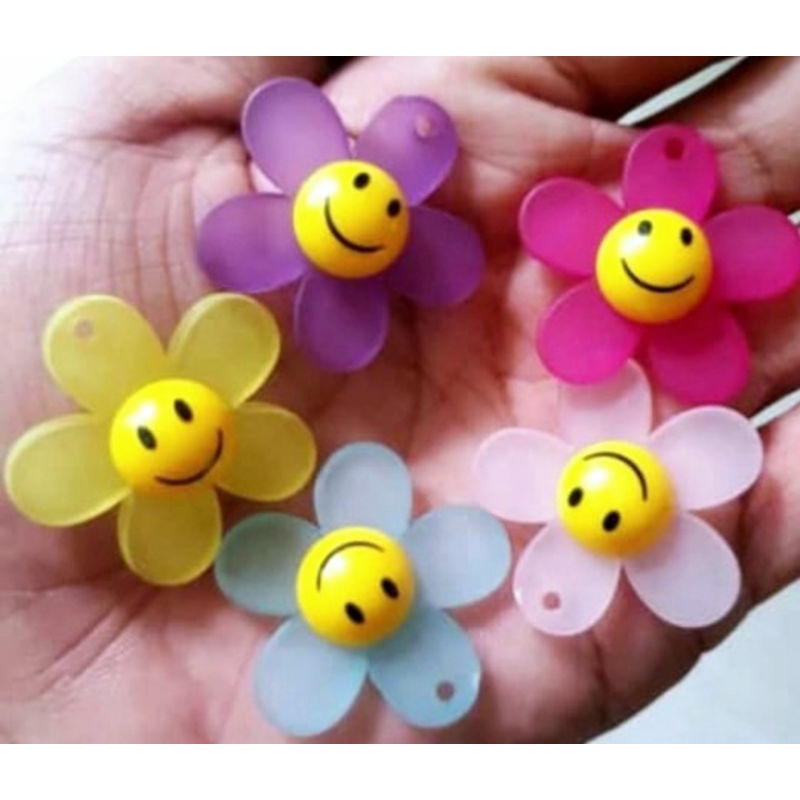 Acessories Clay Manik Gantung Bunga Smile isi 200 pcs