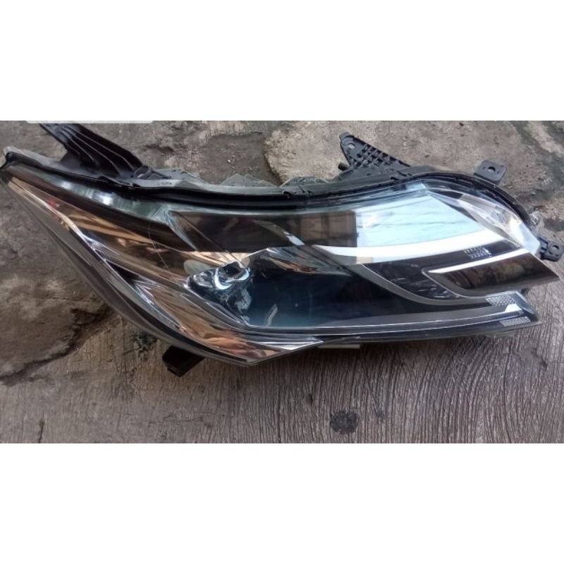 Headlamp lampu depan pajero sport 2016