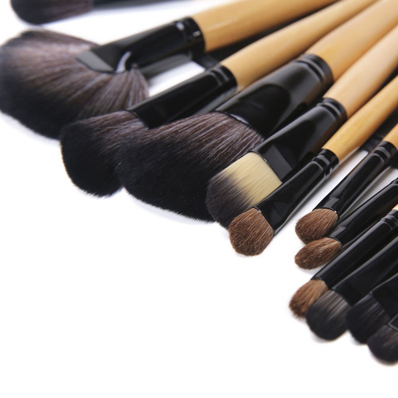 24pcs / Set Brush Eyeshadow Gagang Kayu Untuk Makeup / Kosmetik Wanita