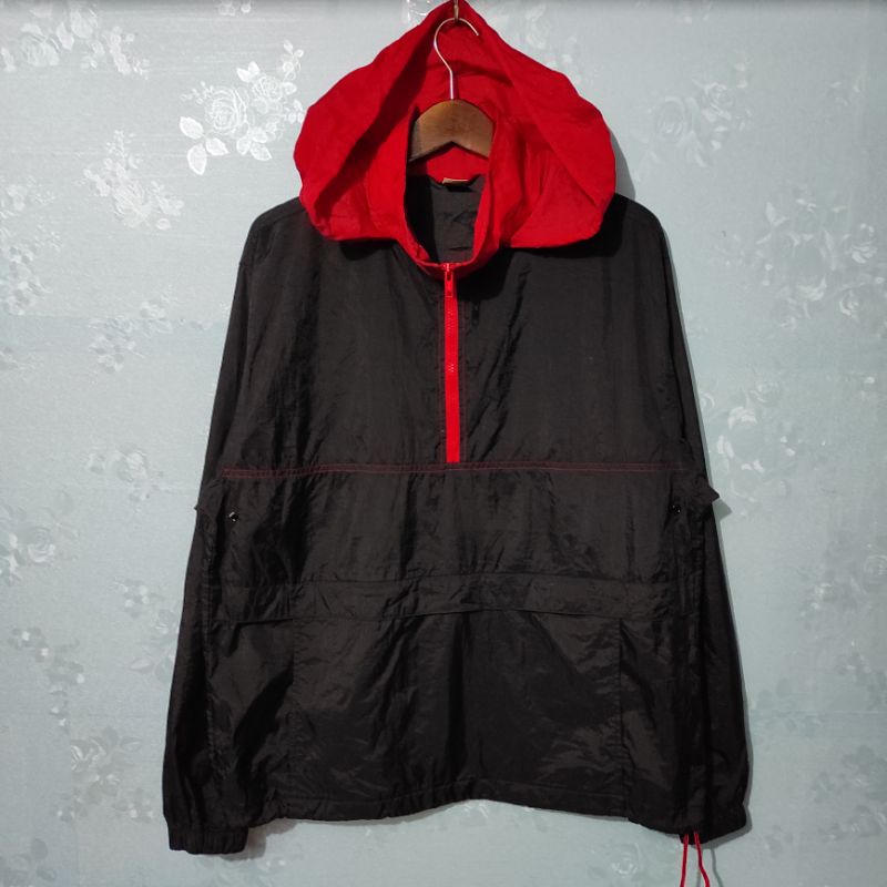 Thrift Second Jaket Hitam Merah Running Olahraga Jogging