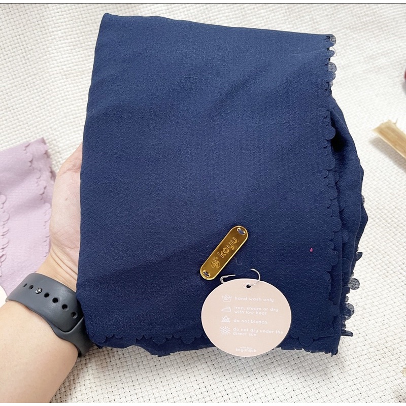 Hijab Segiempat Voal Nayla Terbaru-NAVY