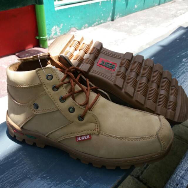 Sepatu boot pria Juger delta krem