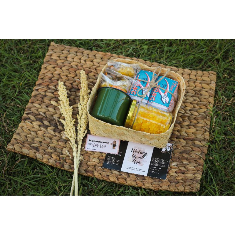 

Hampers Parsel Ramadhan Wedang Uwuh Premium Besek 16cm+Pita+Card