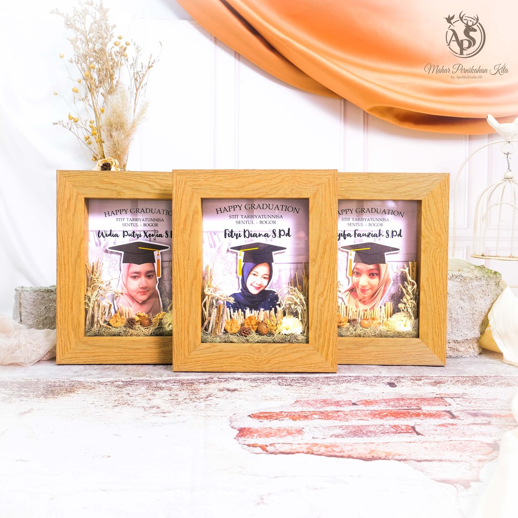 KADO WISUDA NAURA MINI, FRAME BINGKAI CUSTOM FOTO UKURAN 16x12 CM