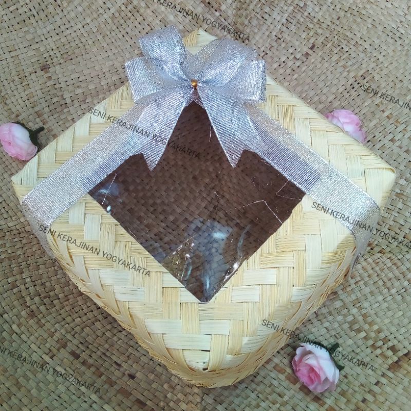 

(B012) Besek Bambu Natural 18cm Mika Pita|Makanan|Ketring|Tumbu|Gift||Hantaran|Hampers|Wadah|Parcel