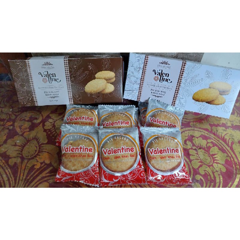 

PIE KACANG VALENTINE isi 9 pcs FREE BOX OLEH OLEH KHAS BALI