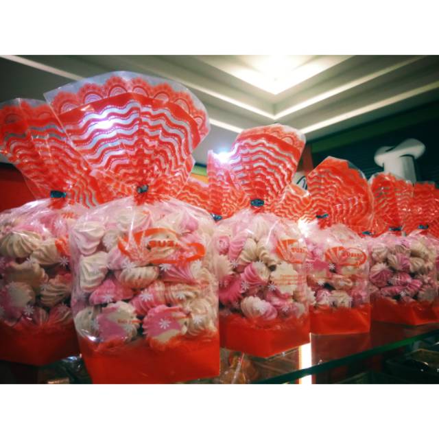 

Kue Maringue Besar Suzana Bakery