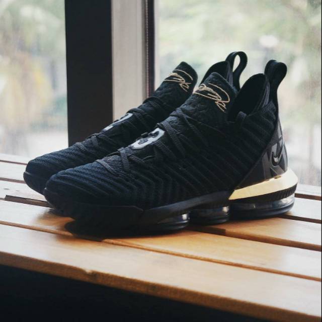 Sepatu pria Nike lebron 16 i'm king