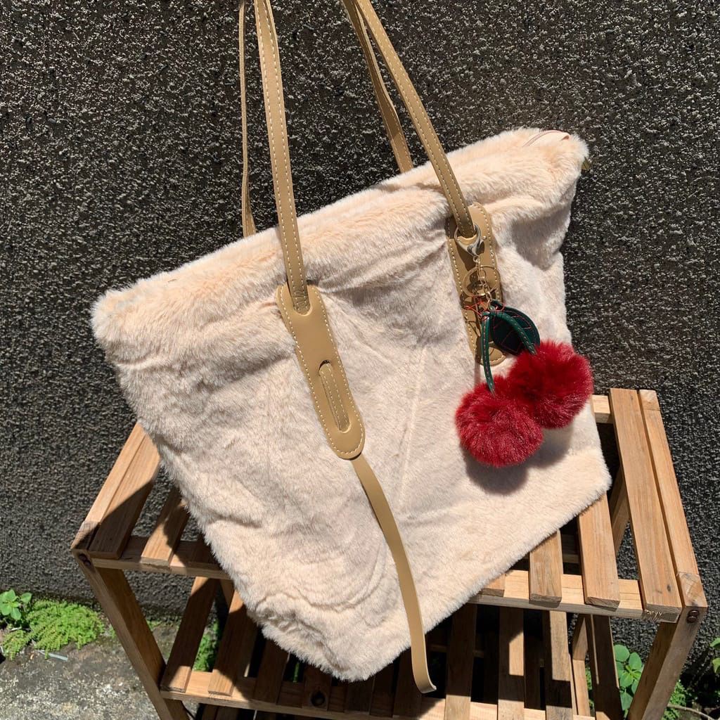 Tas Tote Bulu Beludru Cherry / Tas Wanita Bulu Tas TOTE BAG HOBO CHERRY KEISHA Bahan Bulu Korea Import Lembut Soft Fluffy Muat Banyak Tas Remaja