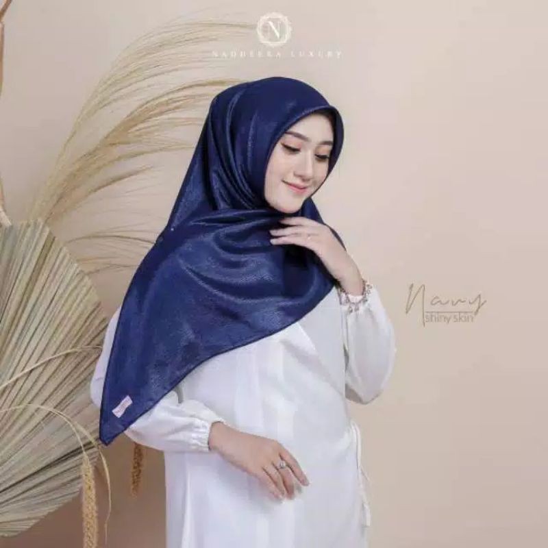 HIJAB SEGIEMPAT SQUARE NADHEERA LUXURY N009