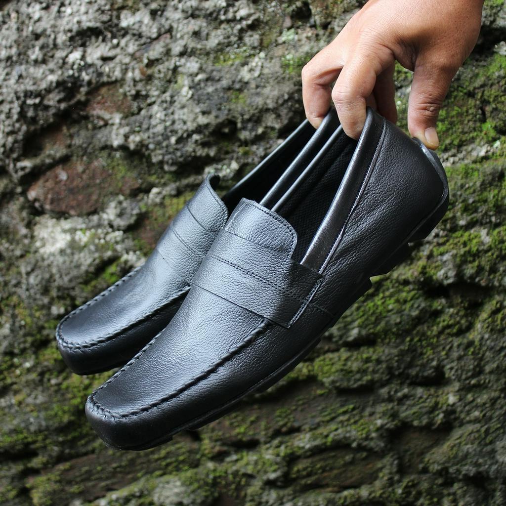 Slop Kulit Pansus Pria Slim Slip on Casual Santai Sepatu Kerja Murah Ringan Kuat Gaya Modis Keren