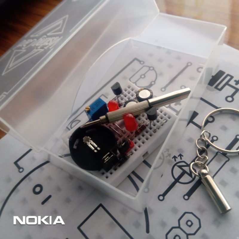 Breadboard mini project flipflop flip flop lampu led kedip flip-flop 2 Transistor NPN