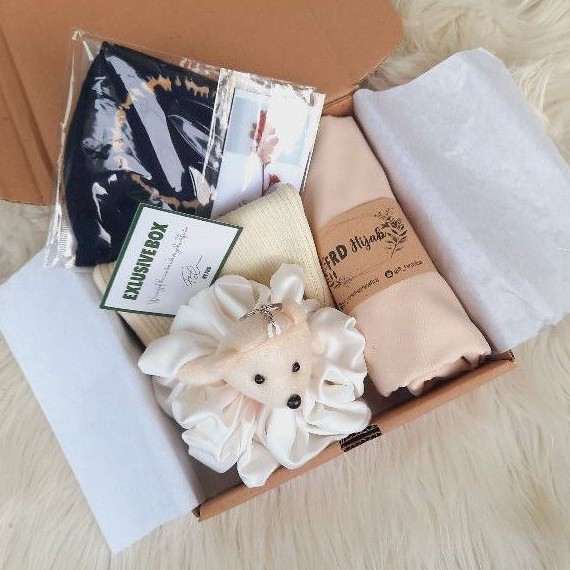 hamper hampers hijab masker giftbox kado kerudung segi empat