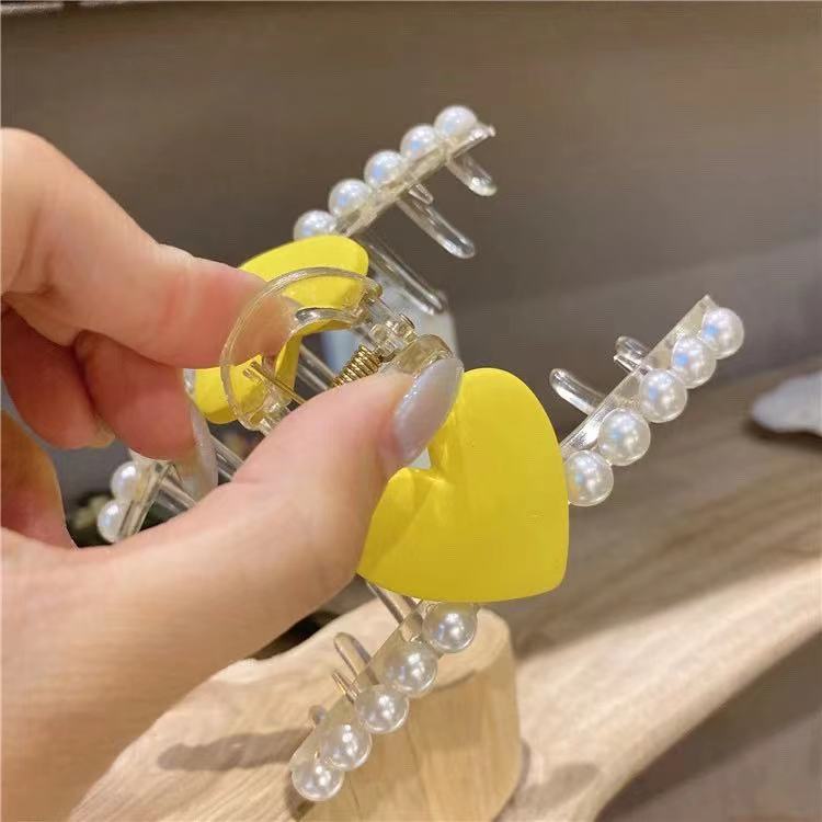 (Hello Girl)F24 INS Korean Love Pearl Acrylic Hair Claw Clip girl Women Fashion Geometric Hairpin Import