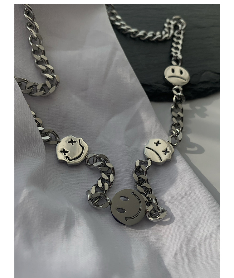 Kalung Desain Smiling Face Bahan Titanium Steel Gaya Hip Hop