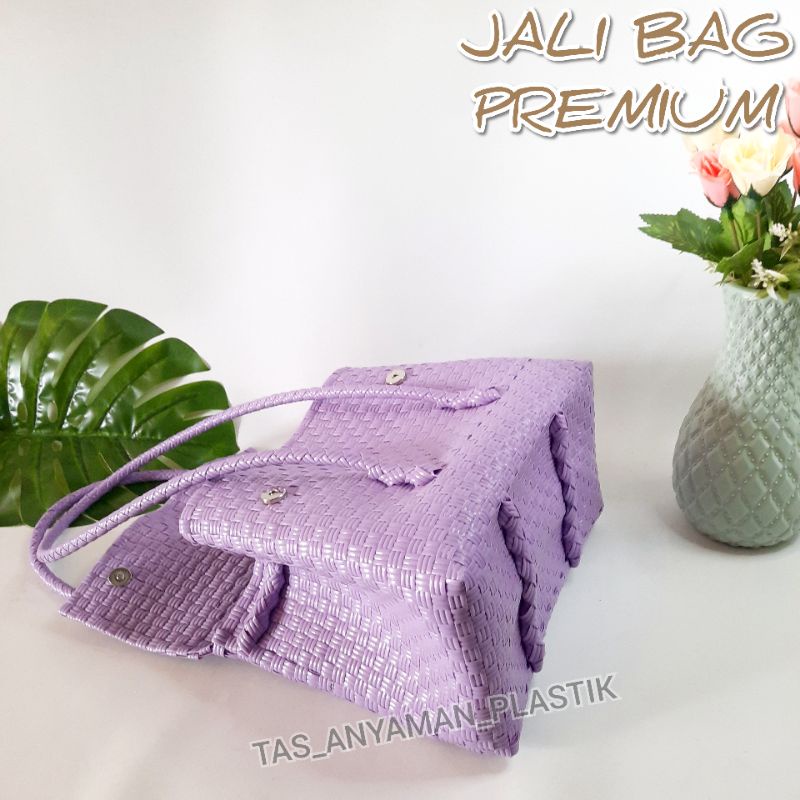 Tas Anyaman Jali Premium Murah Selempang Tutup Magnet dan Tali Bisa di Bahu