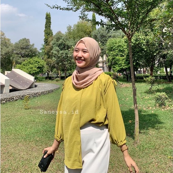 Lora Blouse Serut Crinkle Wanita - Blouse Tali Serut - Blouse Serut Tangan -  Kemeja Serut Crinkle Airflow - Kemeja Katun Oversized Serut Depan - Helwa Shirt Kemeja Serut Crinkle Airflow - Atasan Wanita Lengan Panjang - Misty Blouse Serut