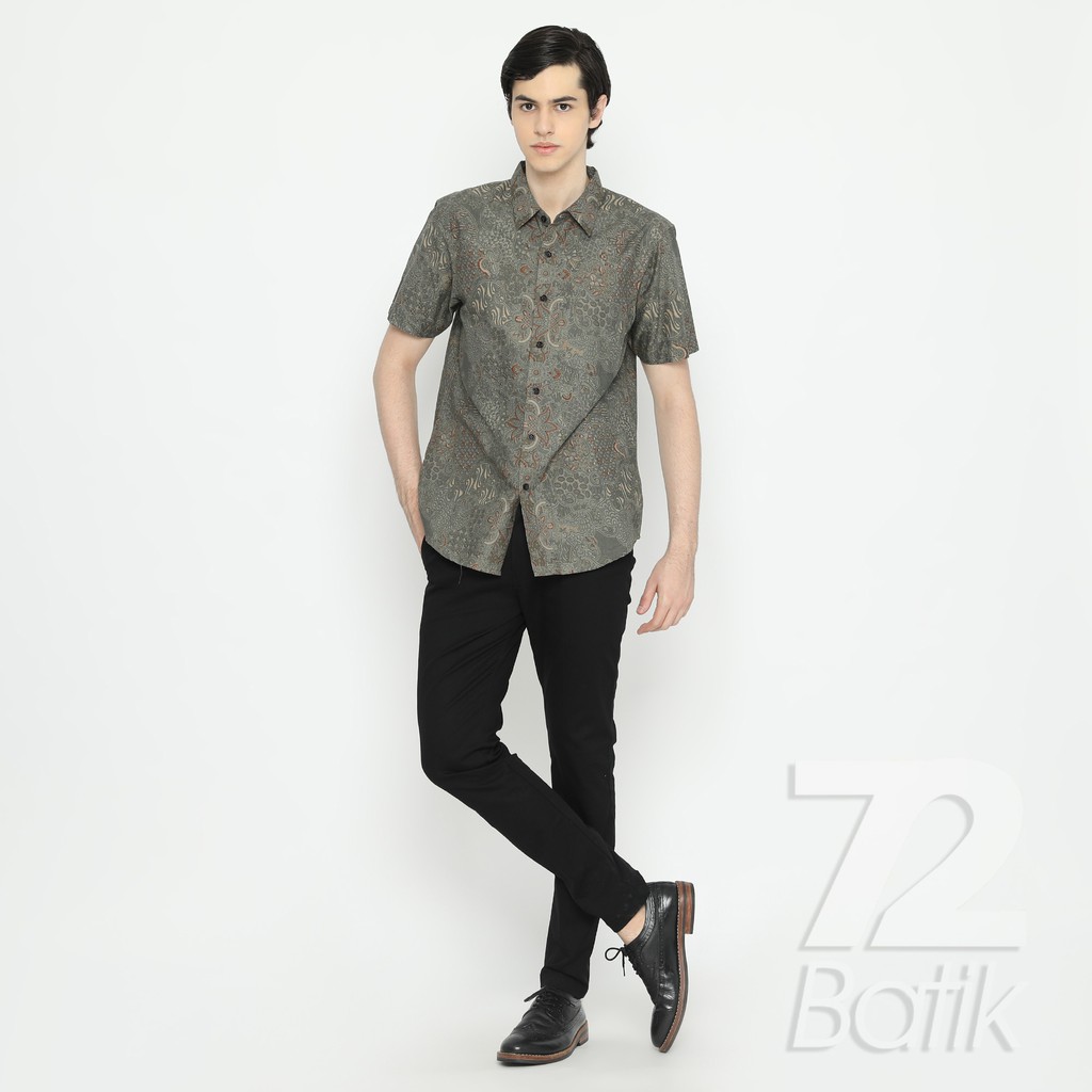 BAJU BATIK PRIA Kemeja Lengan Pendek Motif Sekar Jagad Hijau Warna Alam 724415 Cap 72 - Baju Kemeja Atasan Pakaian Setelan Batik Pria Cowok Laki Laki Remaja Keluarga Kantor Lengan Pendek Modern Slimfit Slim Fit Premium Kekinian