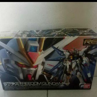 BANDAI RG STRIKE FREEDOM