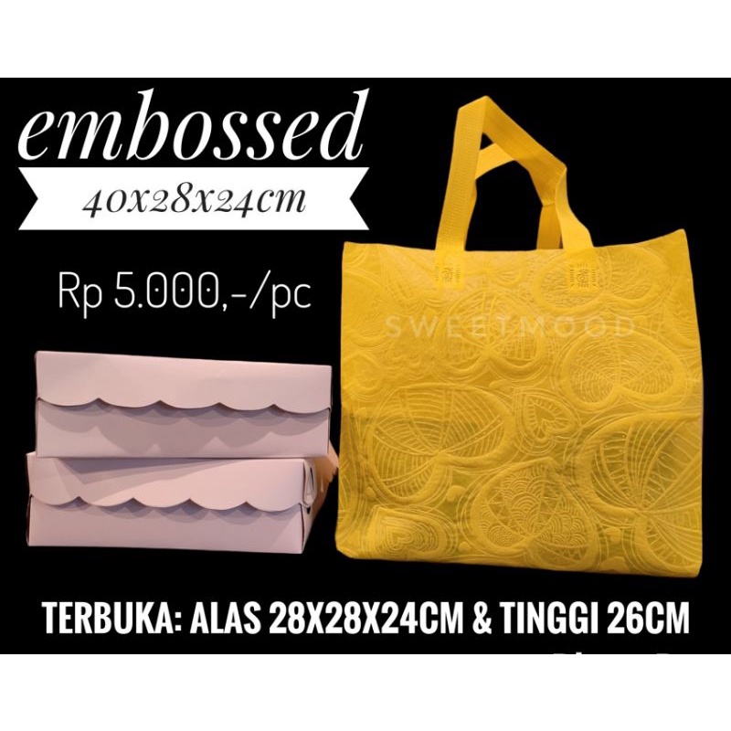 

GOODIE BAG SPUNBOND EMBOSS MOTIF 40 28 24 NASI KOTAK PARCEL HAMPERS HAJATAN HANTARAN HSH