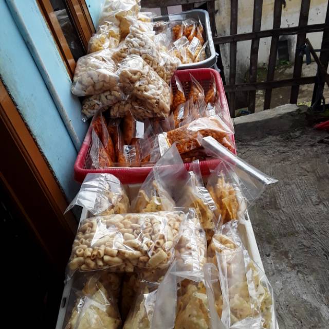 

Cemilannya