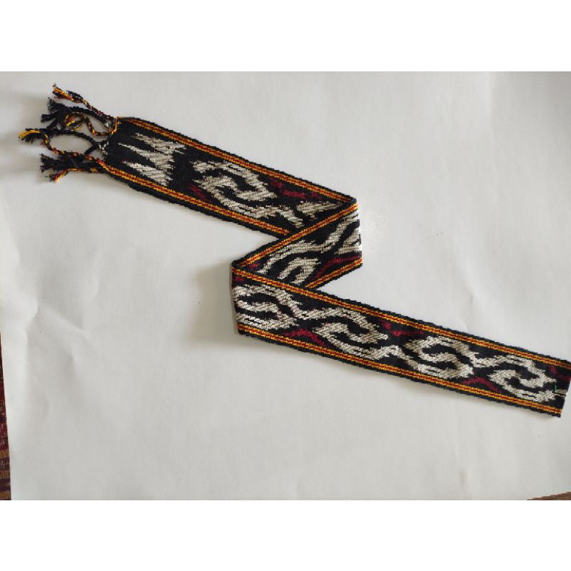 IKAT KEPALA TENUN ETNIK TORAJA