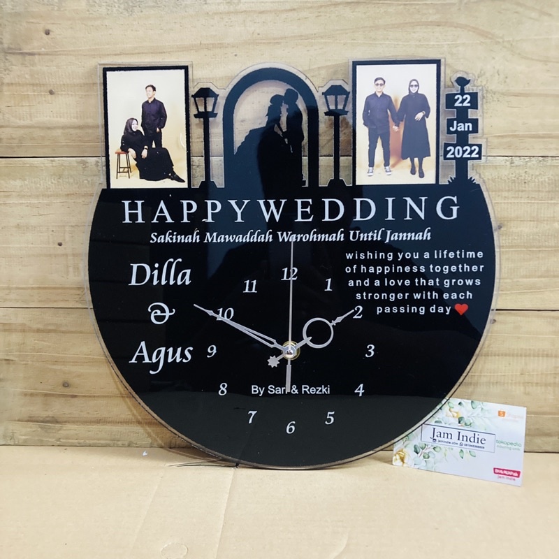 KADO PERNIKAHAN JAM DINDING AKRILIK CUSTOM 2 FOTO