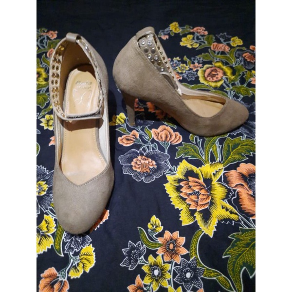 Sepatu wanita heels merk Bata