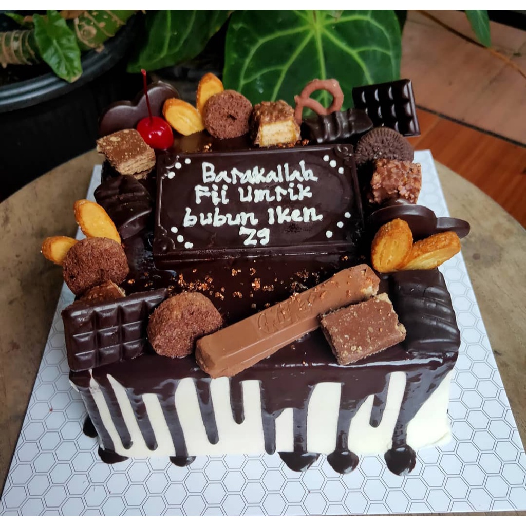 

Kue ulang tahun coklat free pisau+lilin uk 20cm | Birthday cake size 20cm dan 16cm (gratis ongkir)