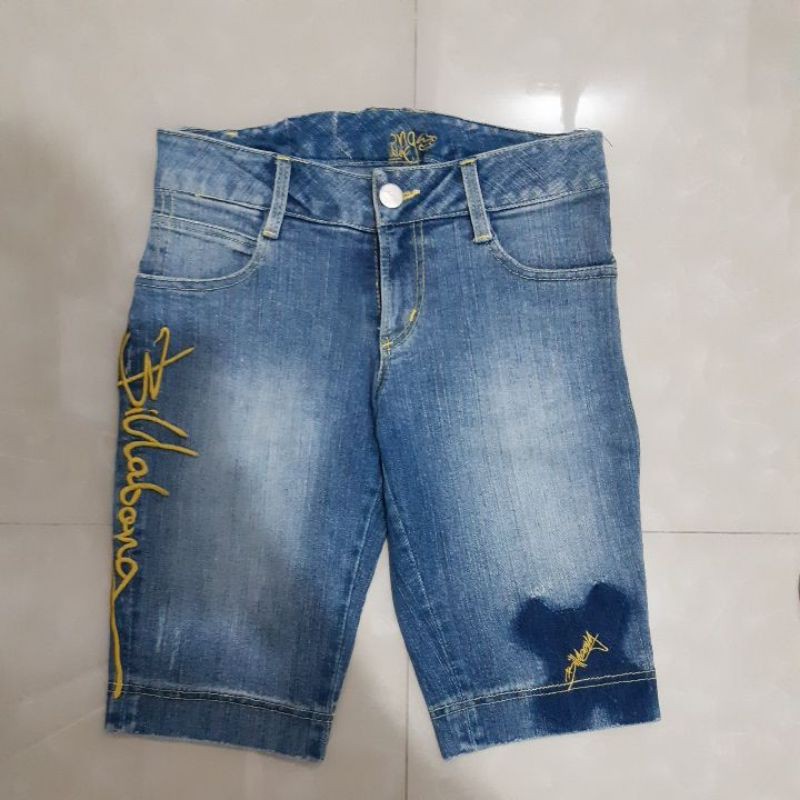 Preloved Celana Jeans Pendek Bordir Billabong