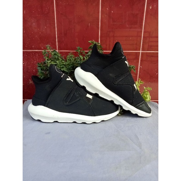 Sepatu secondbranded Adidas SUBEROU Y3-Yohji Yamamoto size 42/27cm mulus