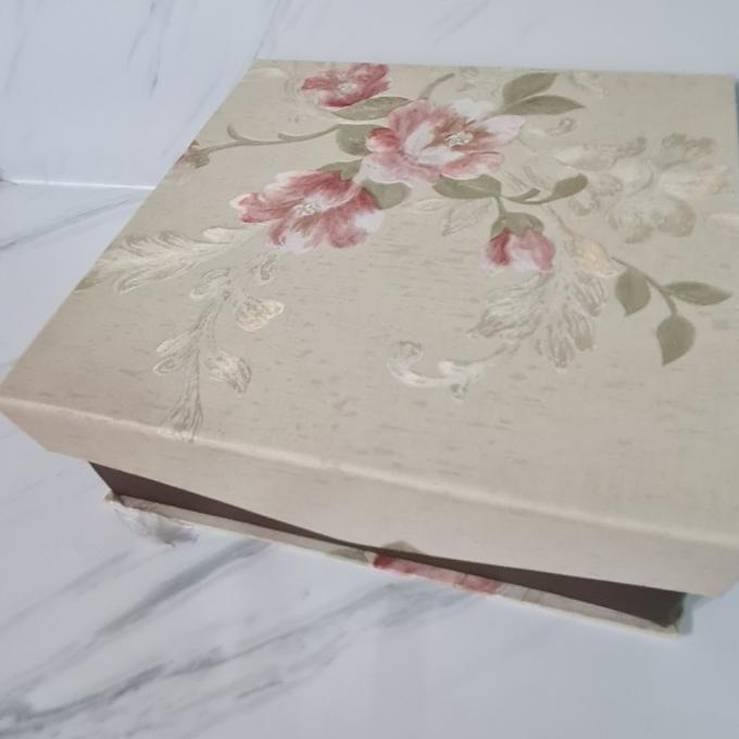 

[COD] Box magnet dasi Wallpaper Flower 22x22cm / kotak kue hardbox / hamper [COD]