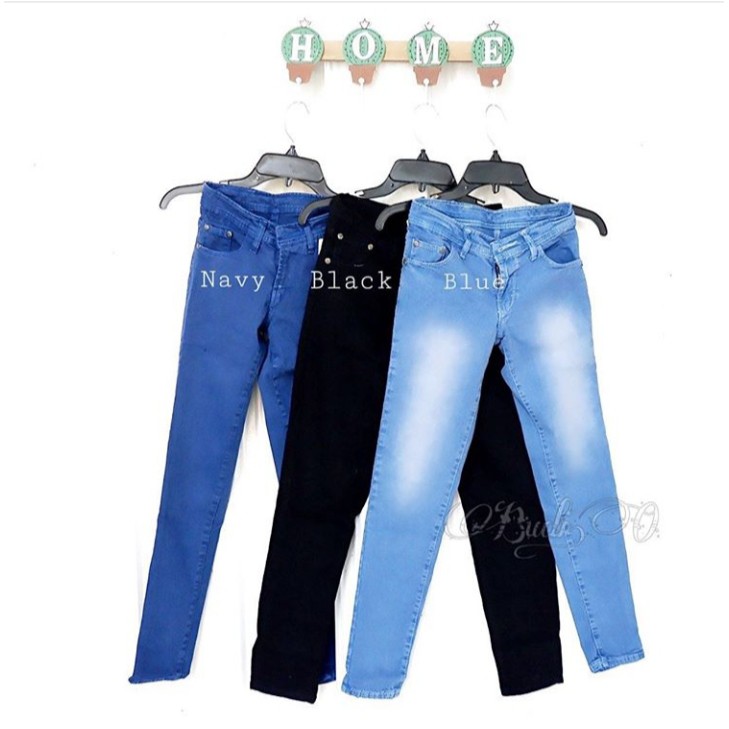 CELANA JEANS WANITA / CELANA JEANS WANITA MODEL PENSIL