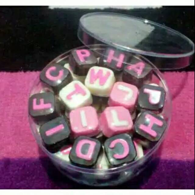 

Coklat karakter alphabet coklat l'agie