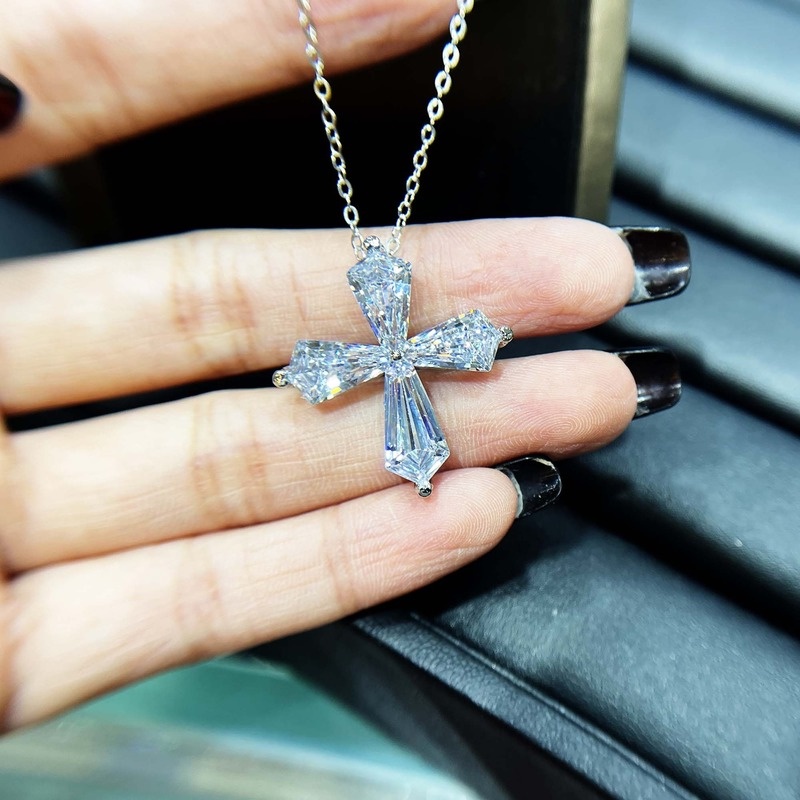 Luxury Super Flash High Carbon Diamond Cross Necklace