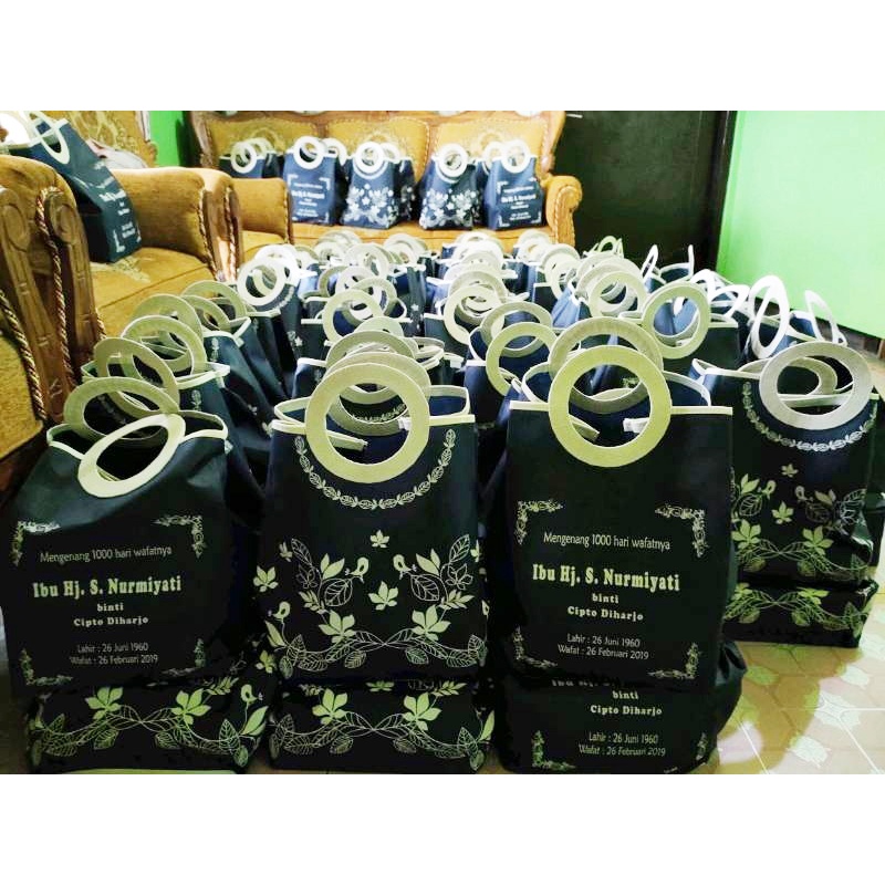 

Tas Berkat Hajatan Pegangan Kombinasi Tas Undangan Pernikahan Tas Ulang Tahun Tas Promosi 3